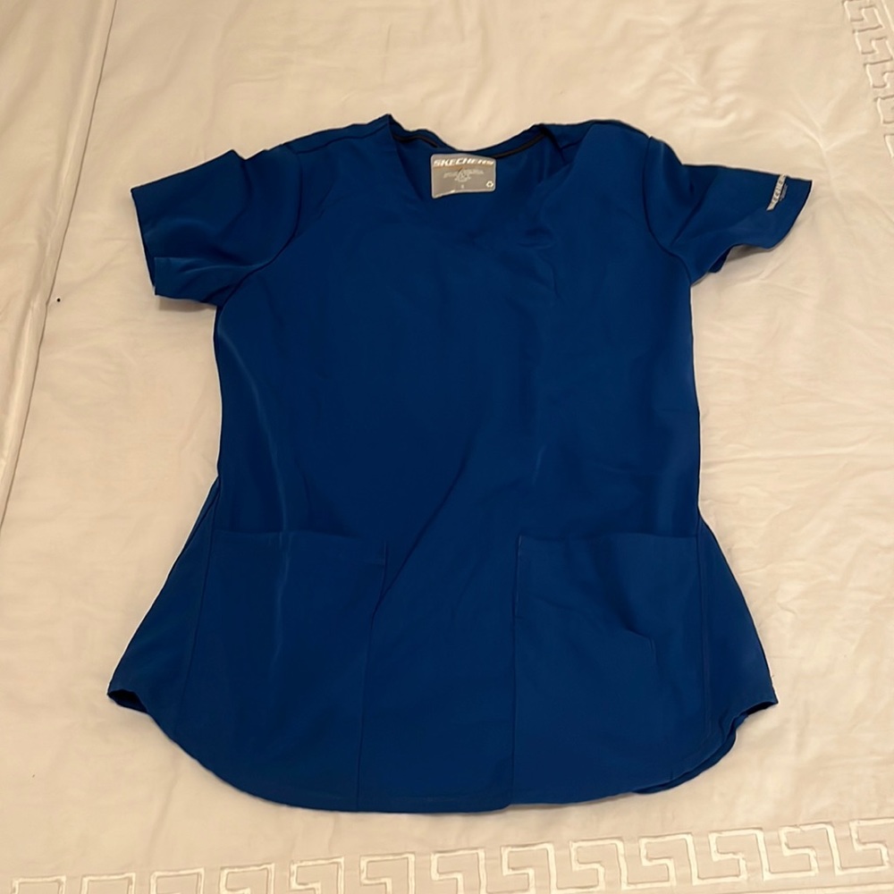 Sketchers scrub top